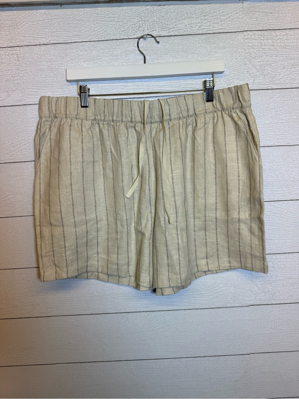 Blank NYC Beige Striped Women’s Linen Blend Shorts Large NWT